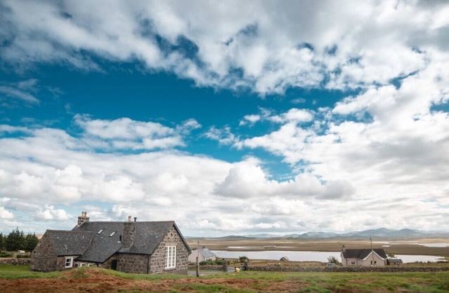 ACHMORE SCHOOLHOUSE, family friendly, with a garden in Stornoway