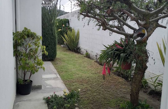 Acogedora casa de campo de 3 dormitorios con WiFi en Guayllabamba.
