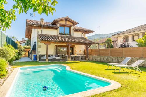 Acogedora casa rural con jardín próxima a Pamplona