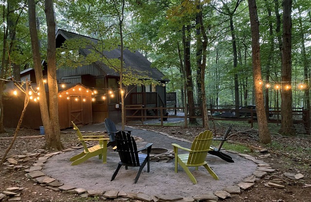 Acorn Acre luxury 3-bed A-frame cabin in the woods