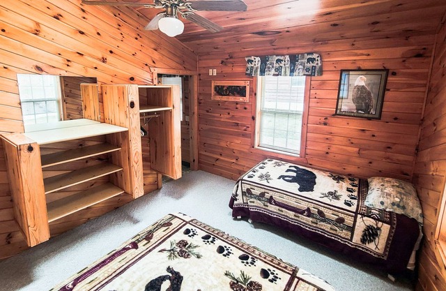 Acorn Cabin- Cabin on the Chippewa Flowage within a Resort