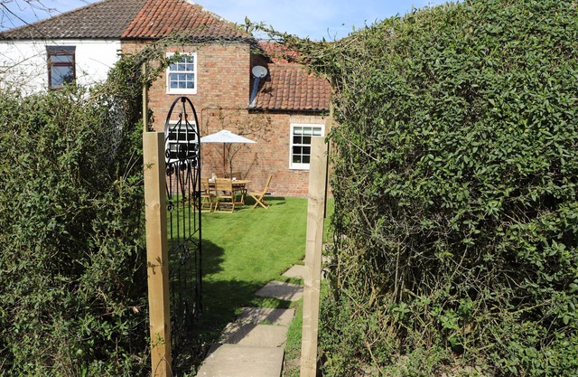 ACORN COTTAGE, family friendly, country holiday cottage in Kilham