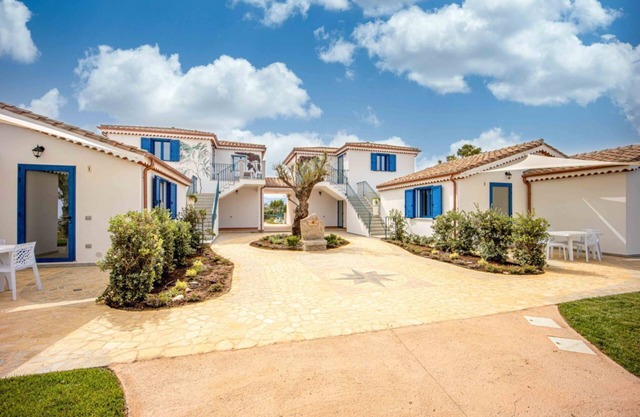Acquamarina n.1 in residence with swimming pool just 50m from the sea.