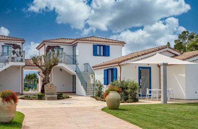 Acquamarina n.2 in residence with swimming pool just 50m from the sea.
