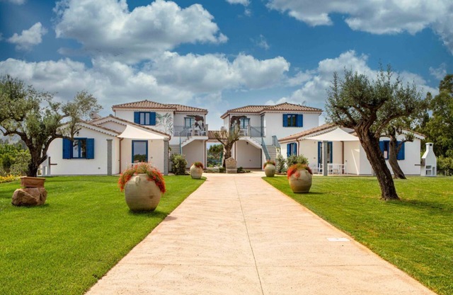 Acquamarina n.3 in residence with swimming pool just 50m from the sea.
