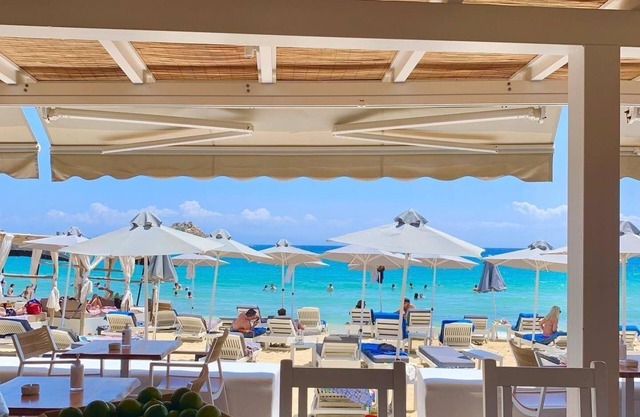 Acrogiali Beachfront Hotel