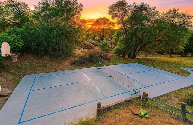 ADA Accessible! Pickleball, BBQ, Fire pit & more
