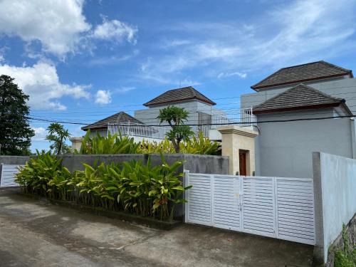 Ada Villa