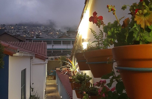 Adamas House Hotel