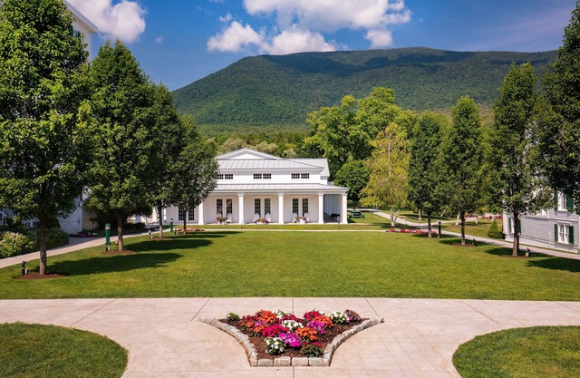 Adaptable Escape | King Room + Mountain View