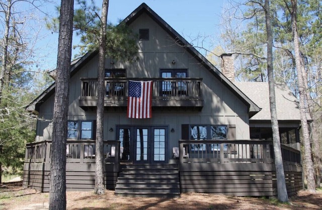 Addie’s Place on Beautiful Lake Martin in Real Island Area