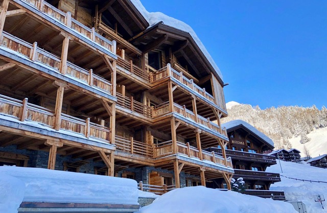 Adelaide A1 - spacious 2 bedroom family apartment, close to piste and village.