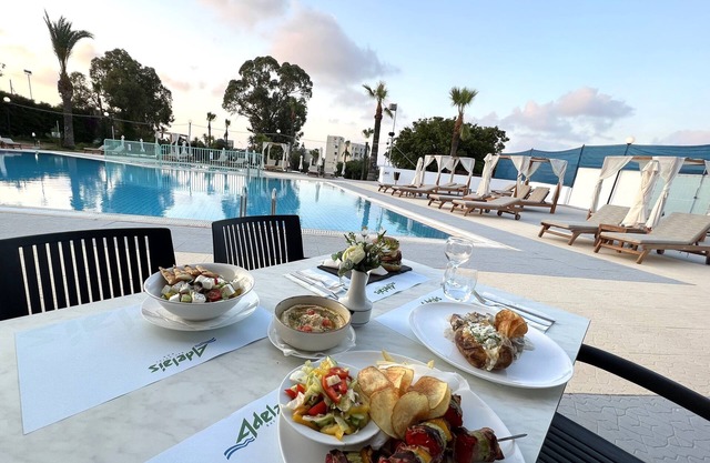 Adelais Bay Hotel