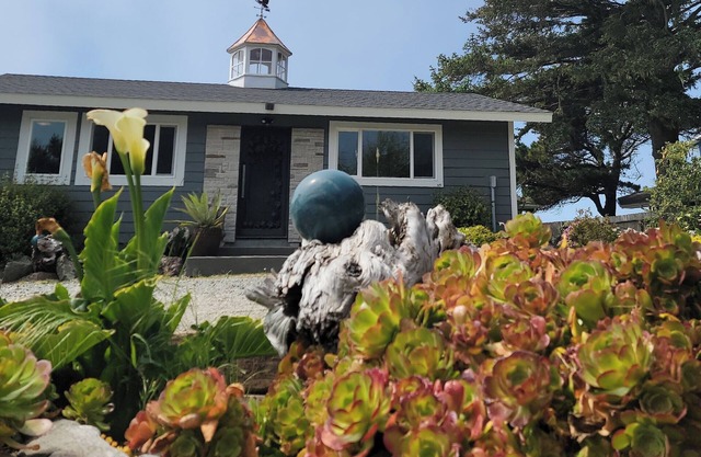Adele's Oceanside Nature Preserve ! Artsy Guesthouse w/ Private Beach Access