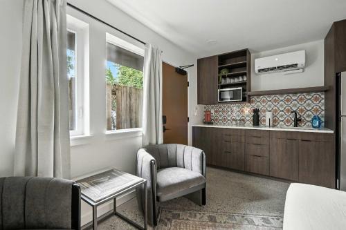 Adelynn Studio Walkable Kerns Spanish Charm