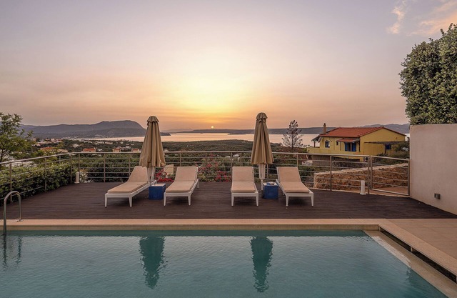 Villa Armi Adeste - Nice seaview & heated* pool