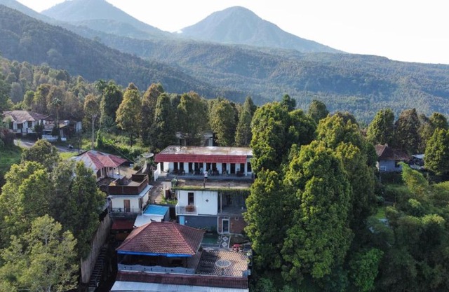 Adila Warung and Homestay
