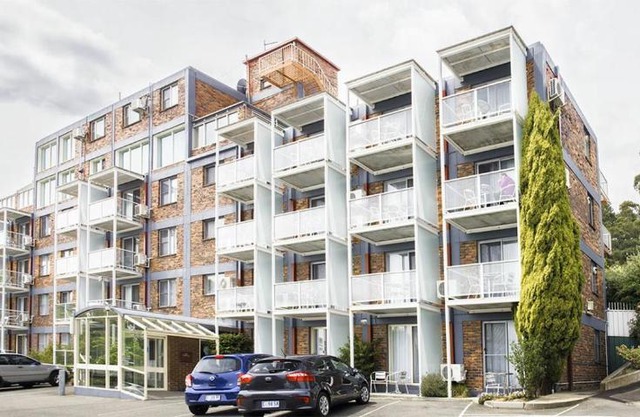 Adina Place Motel Apartments