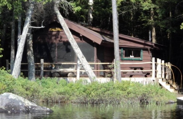 Adirondack Cabin en el lago Saranac: tranquilo, pacífico, atemporal