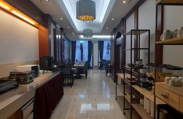 Admiral Hotel