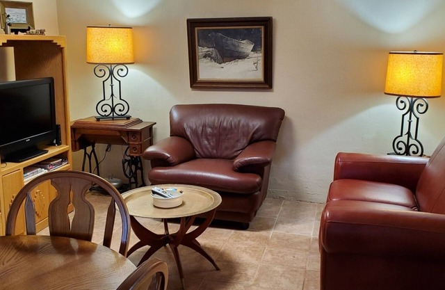 Adobe casita en un entorno rural