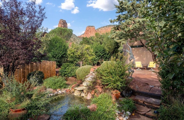 Adobe Village Southwest 1 Bedroom Apart-Hotel by RedAwning