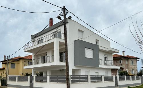 Adoniss Apartmentss 2