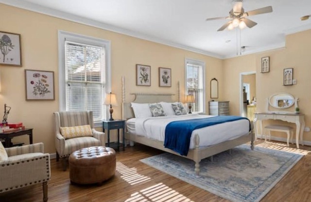 Adorable 1-bedroom Bliss Cottage with King bed.