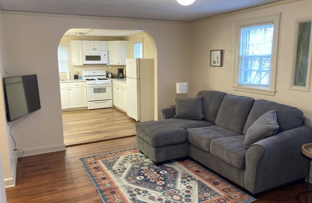 Adorable 1 bedroom duplex in quiet neighborhood.