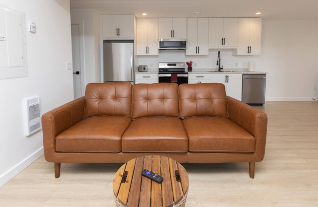Adorable 1 Bedroom Modern Suite