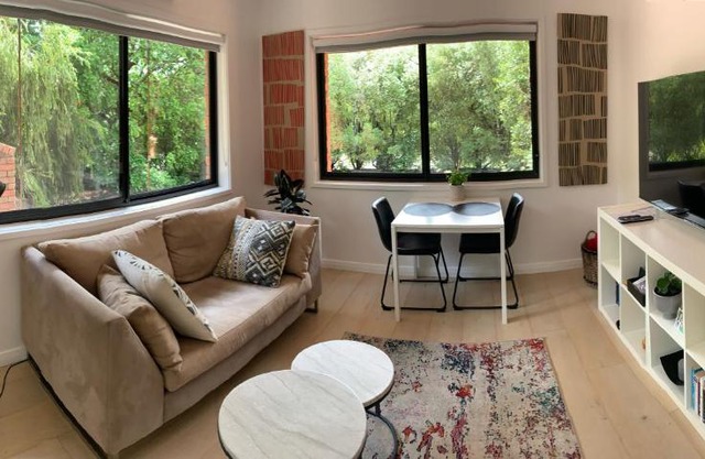 Adorable 1 bedroom private apartment