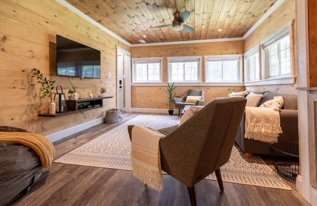 Adorable 100-year-old farmhouse on 5 private acres