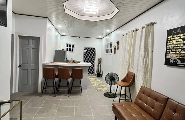 Adorable 2-bedroom house with AC in Great Diamond