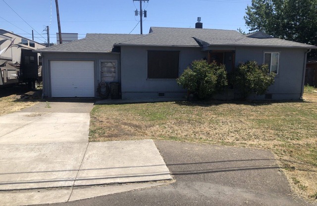 Adorable 2 bedroom 1 bath house pet friendly nearby shopping and hospital