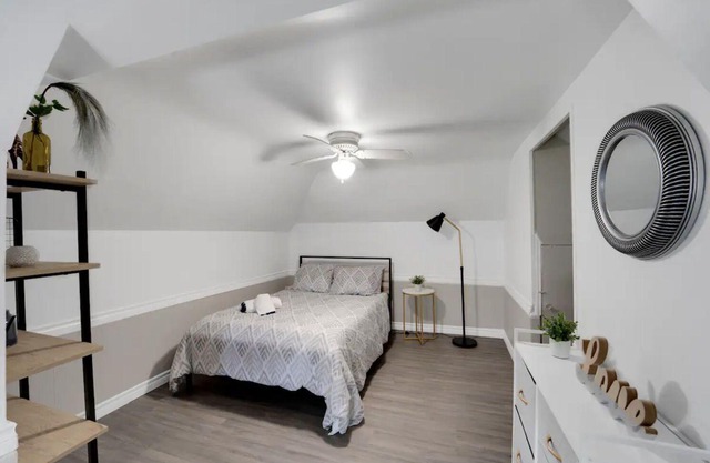 Adorable 2 bedroom Apt in the heart of Windsor