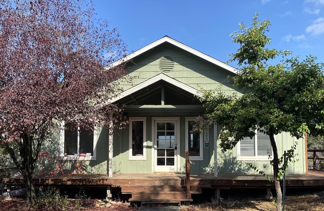 Adorable 2Bd/2Bth w/office near Yosemite & Bass Lake