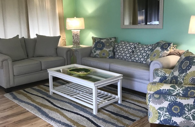 CONDO ADORABLE 2BR / 2BA EN CONFIGURACIÓN SEGURA Y TRANQUILA