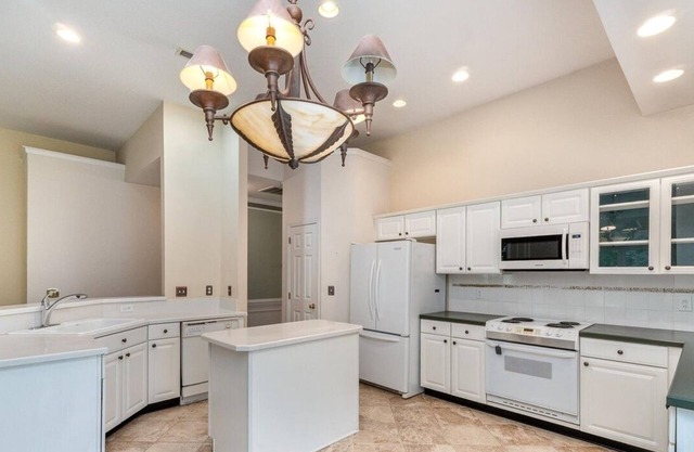 Adorable 3-bedroom apartment