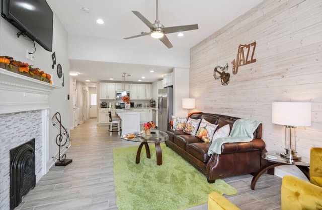 Adorable 3 Bedroom Home in Historic Algiers Point!