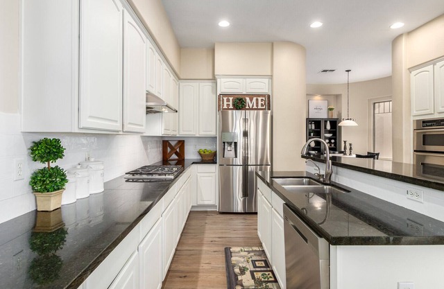 Adorable 4 bedroom close to community facilities! Close to TSMC