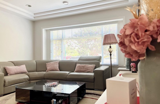 Adorable 4B House-Vancouver West Free Parking