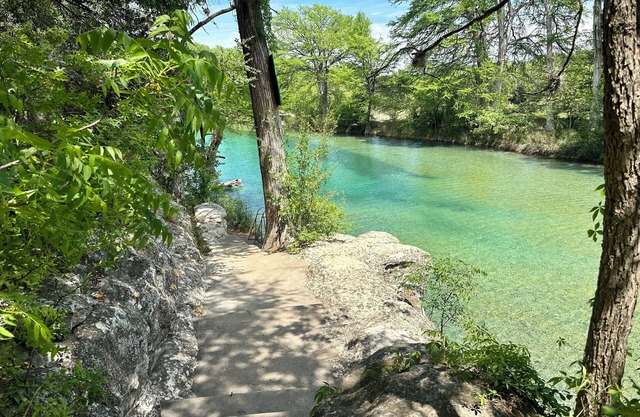 Adorable, Cabin just STEPS away From the Crystal Clear Frio River