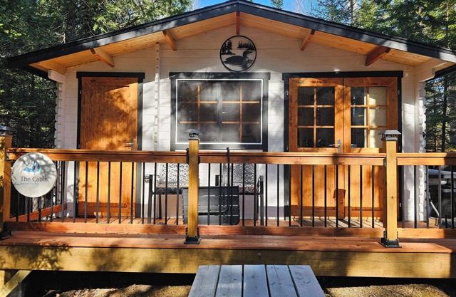Adorable cabin near beach and Acadia