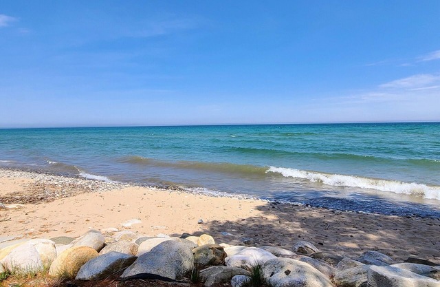 Adorable Cottage - Lake Huron Access - Within the tall Northern Michigan trees!