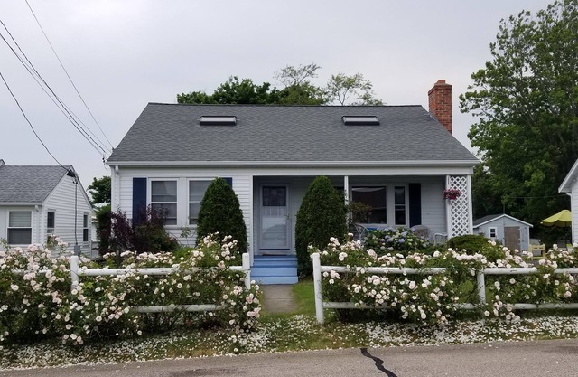 SOLO DISPONIBLE: Beach Cottage 8/17 a 8/24 Walk to Beach 4 bedrm PERROS OK!