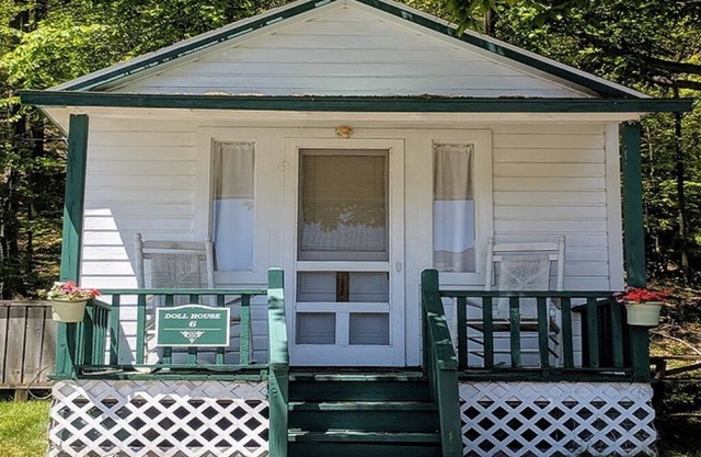Adorable dollhouse cottage