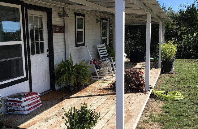 ¡ADORABLE! Cottage para dos - 5 millas al norte de Weatherford, justo al lado de la autopista 51