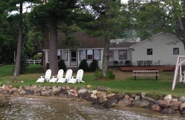 Adorable Lake Front Home con 115 pies de playa privada.
