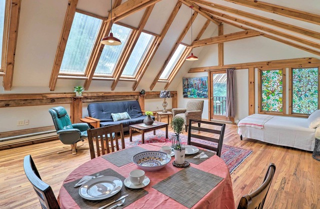 Adorable Leicester Retreat w/ Stunning Views!