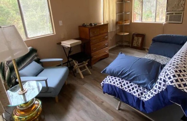 Adorable one-bedroom guest house in the country